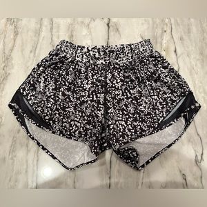 Lululemon Hotty Hot Low Rise 4” Size 4 Shorts